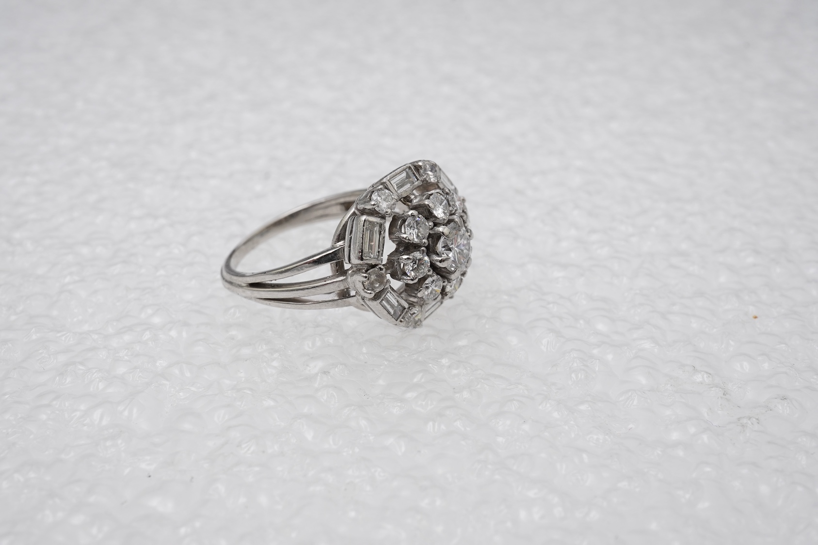 A diamond cluster ring